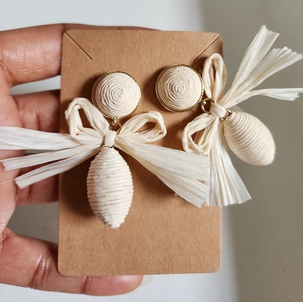 Source Unknown cream woven